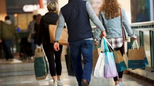 Holiday shopping rises despite economic headwinds