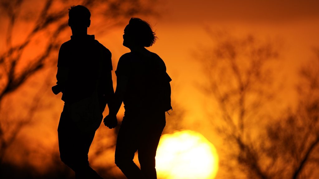 US life expectancy hits new high as COVID deaths drop