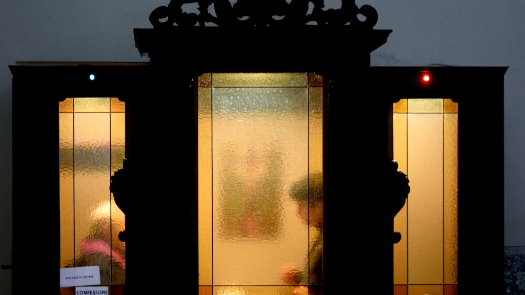 Arizona bill calls for clergy to report or testify about certain confessions