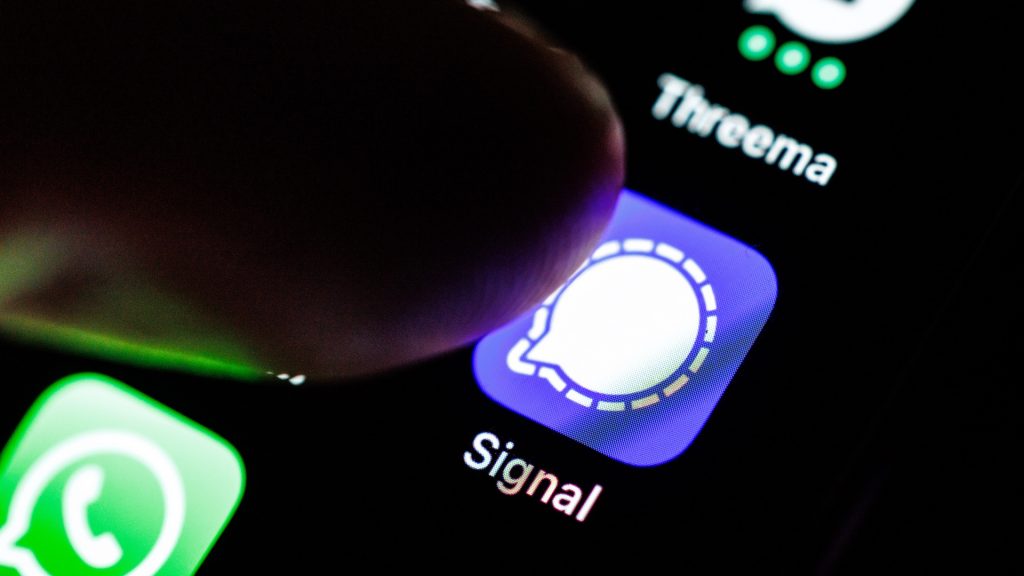 Free speech groups push back as FBI investigates Signal protest chats