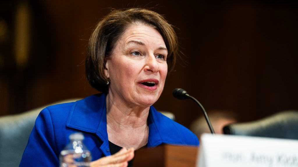 Sen. Amy Klobuchar announces bid for Minnesota governor