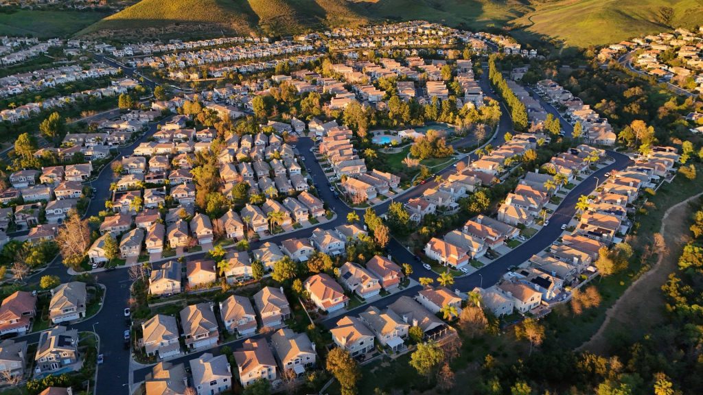 Mortgage rates hit 3-year low, falling below 6%. Is it time to buy?