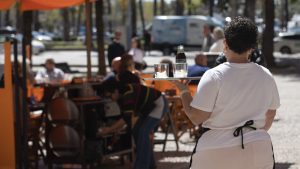 Looking for a job? New data suggest it may take a while