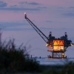 Why record US oil output isn’t keeping gas prices low