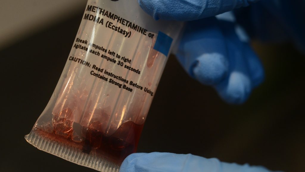 This field drug tests confused bird poop for cocaine. It has led to thousands of arrests, anyway