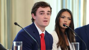 California bill to protect immigration workers sparks free speech debate