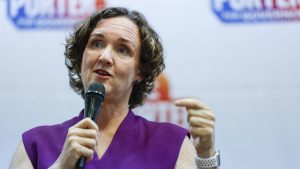 Porter staffers counter viral backlash as California governor’s face shifts