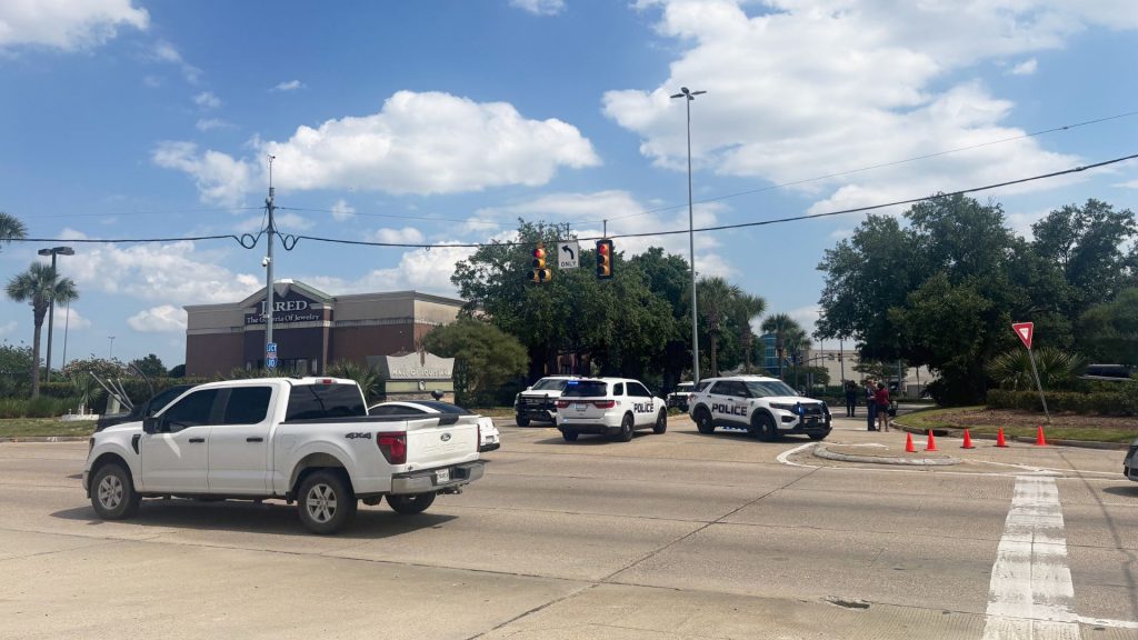 1 dead, multiple injured in gunfight at Louisiana mall