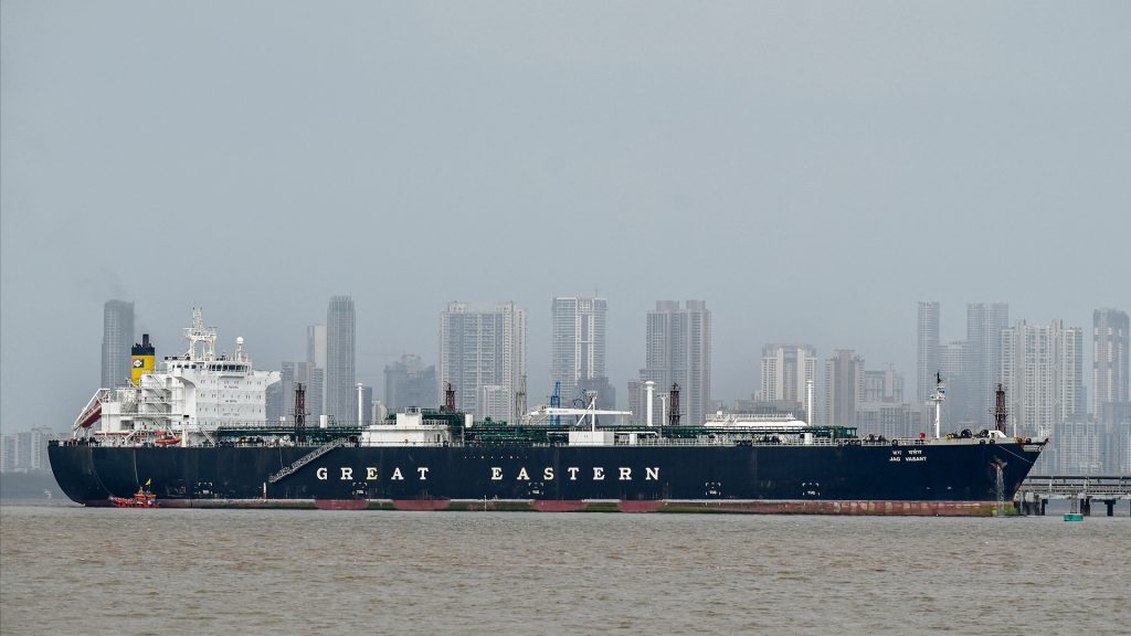 UAE moves toward joining fight to reopen Strait of Hormuz