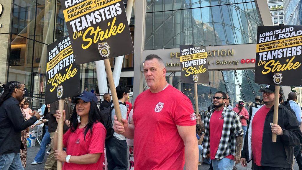 New Yorkers prep for hectic Monday commute amid Long Island Rail Road strike