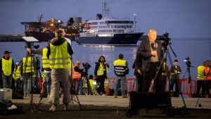 Passengers start disembarking off hantavirus-hit cruise ship