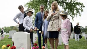 A military widow asked for pictures of her husband’s grave at Arlington. Hundreds of people responded.