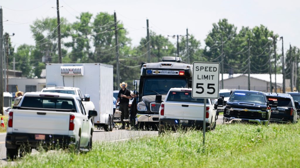 12 people dead after skydiving plane crashes in Missouri