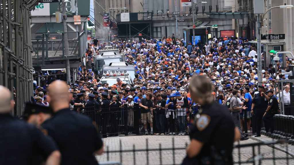 Knicks celebrate championship with NY parade and a visit to the White House