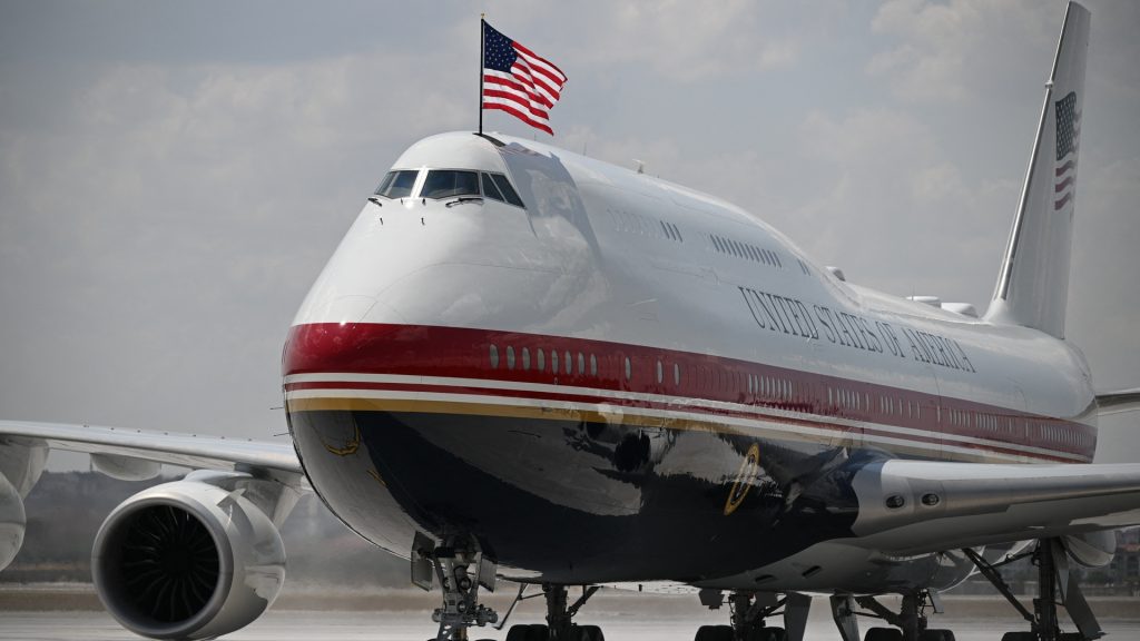 Trump administration trying to force reporters to identify sources on Air Force One story
