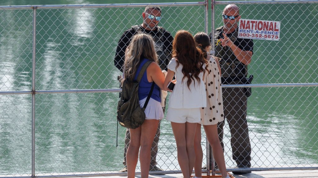 Trump admin sticks with Reflecting Pool contractor despite repair questions