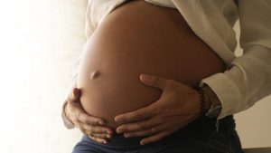 Surrogate fights for custody after fleeing to Texas to have baby that parents wanted aborted