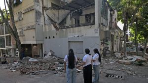 7.4-magnitude earthquake leaves at least 20 dead, and dozens of buildings damaged