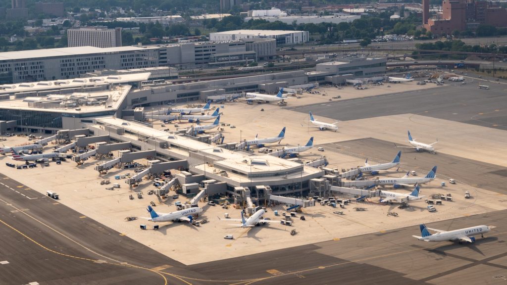 Transportation secretary warns flight delays could linger after Northeast outage