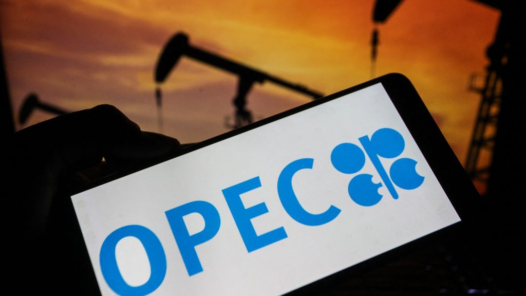 OPEC+ decides not to change oil production in October