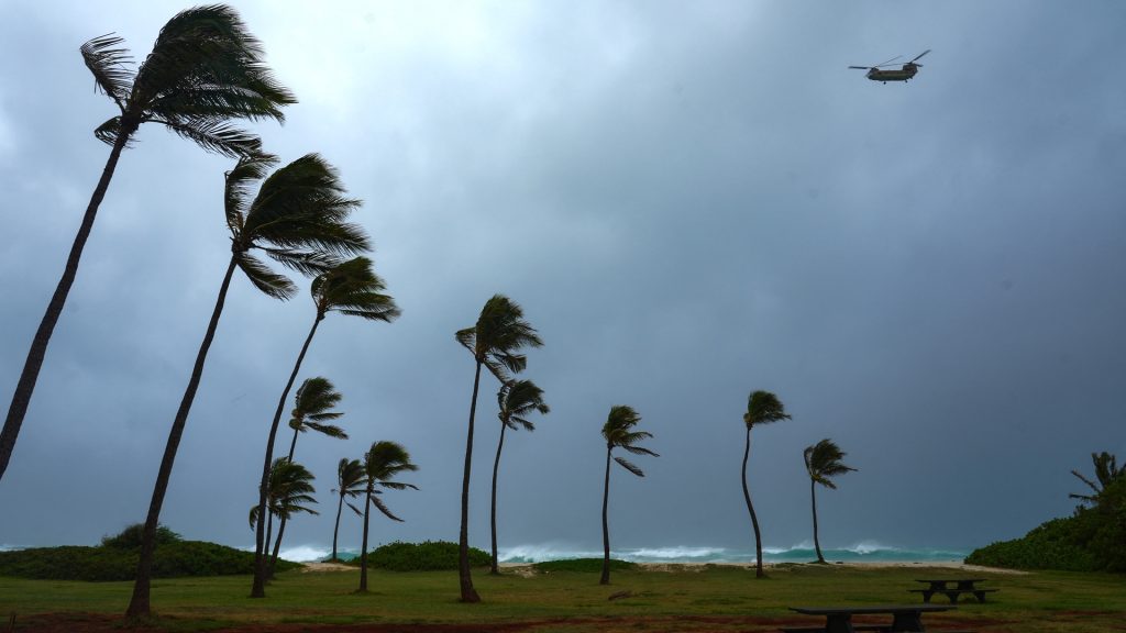 Hurricane Lowell moves past Hawaii, leaving heavy rain, strong winds and flooding threat
