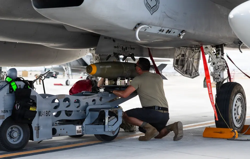 In first, Oregon Guard F-15EXs drop live bombs
