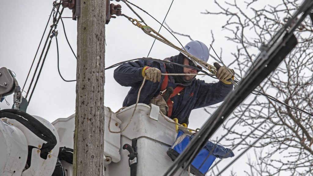 High power bills are pushing voters toward city-owned utilities this November
